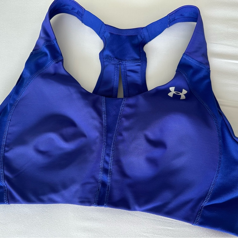 Under Armour sports bra (Armour bra heat gear)
